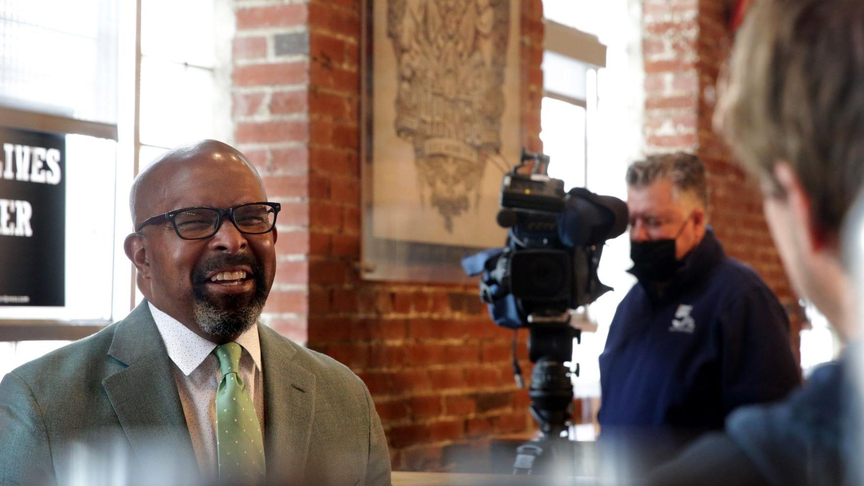 Co-anchor Rene Knott apparently gone from KSDK